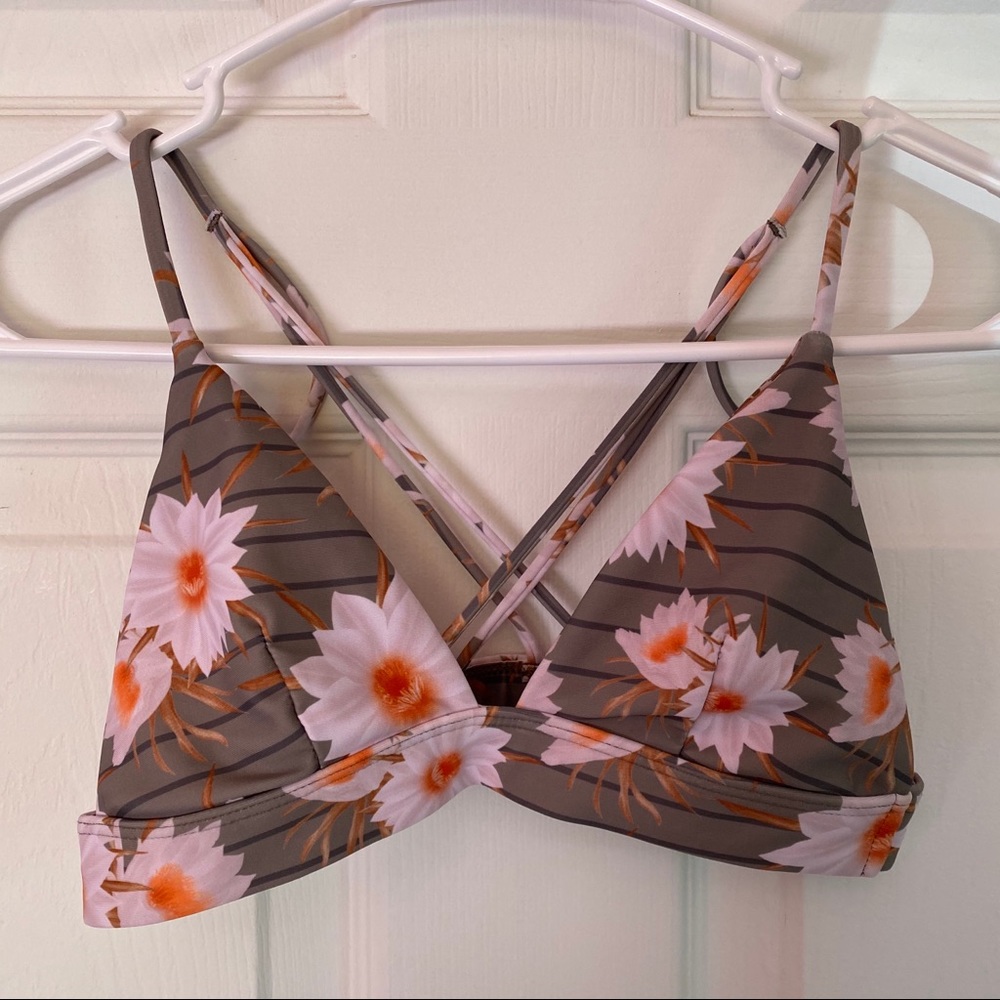 ❌SOLD‼️Acacia Dragon Stripe Awapuhi Top